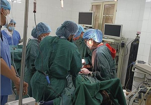 Cứu mẹ con sản phụ nguy kịch