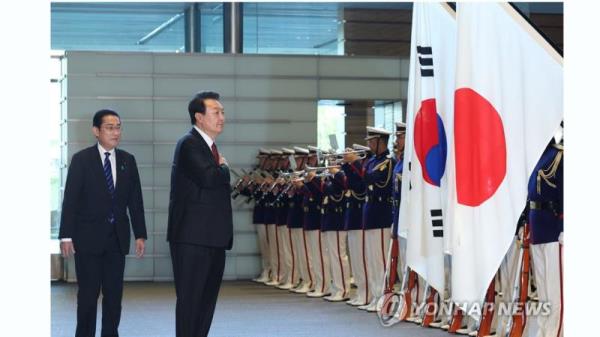 Tổng thống Hàn Quốc thăm Nhật Bản hàn gắn quan hệ