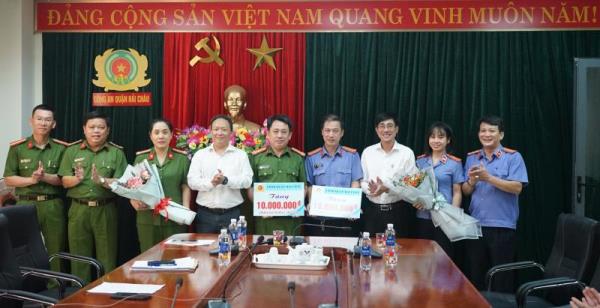 Khen thưởng các lực lượng tham gia phá tụ điểm ma túy tại kiệt 572 Ông Ích Khiêm