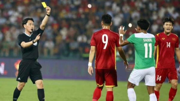 Chủ nhà SEA Games 32 gây tranh cãi về sử dụng trọng tài bóng đá nam