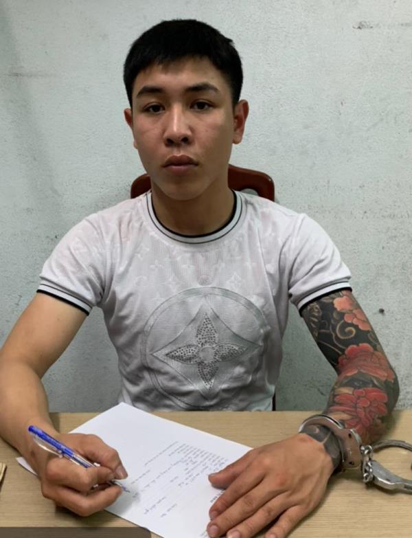 Khởi tố 2 đối tượng thực hiện 5 vụ cướp giật tại các tiệm tạp hoá