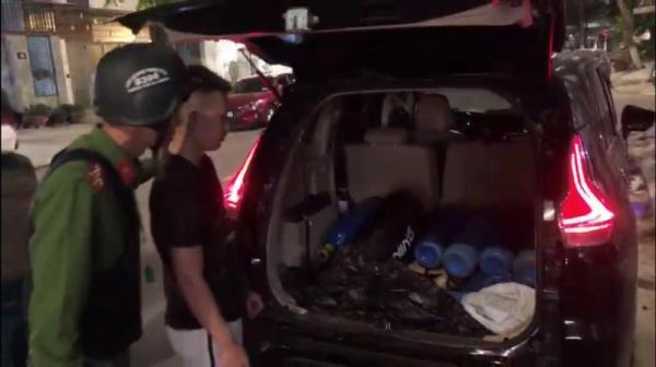 Mua tiếng cười rồi đi bán