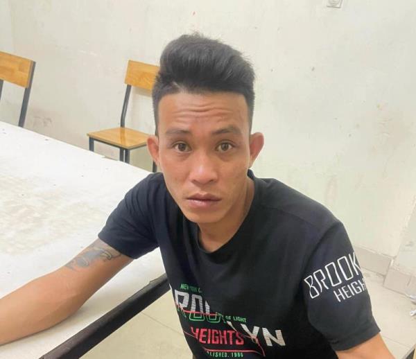 Mang tiền án đi đá xế