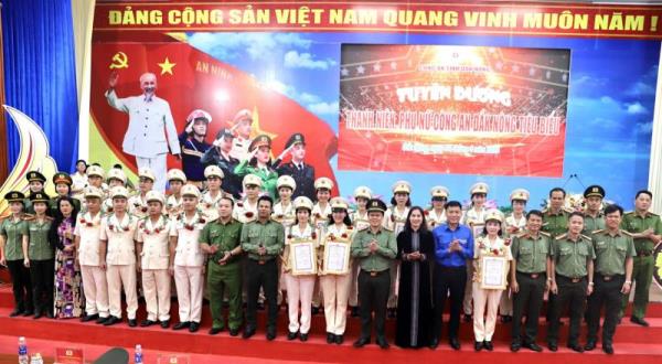 Tuyên dương 20 Thanh niên, Phụ nữ Công an Đắk Nông tiêu biểu