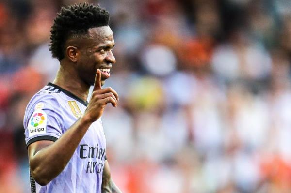 Cảnh sát Tây Ban Nha bắt những kẻ phân biệt chủng tộc