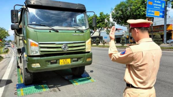 Xử lý nghiêm xe tải, xe ben để đất cát rơi vãi trên đường