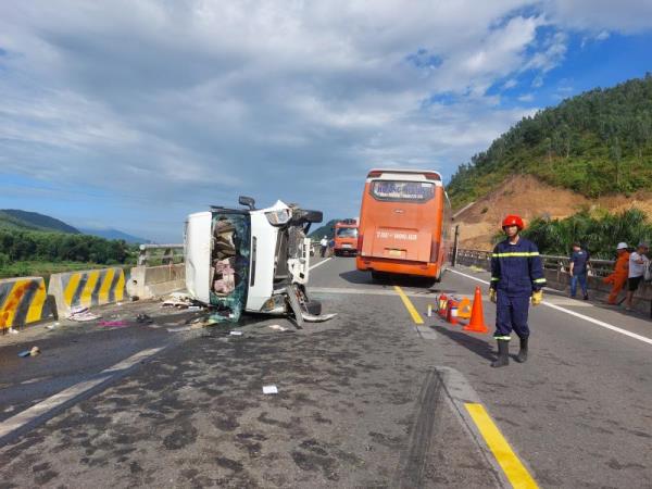 Tai nạn giao thông nghiêm trọng trên đường cao tốc La Sơn-Túy Loan