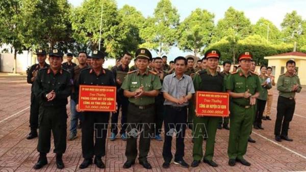 Vụ tấn công trụ sở UBND 2 xã ở Đắk Lắk: Khen thưởng lực lượng Công an nỗ lực truy bắt các đối tượng