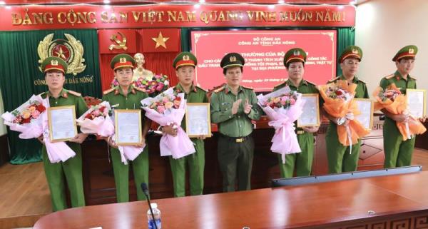 15 lượt tập thể thuộc Công an tỉnh Đắk Nông được lãnh đạo Bộ Công an khen thưởng