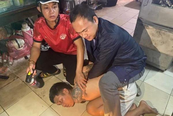 Vây bắt con nghiện mang lệnh truy nã lúc nửa đêm