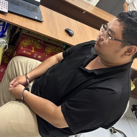 Bắt gã đàn ông hèn hạ chuyên lên mạng ‘đặt hàng gái bán dâm rồi quay clip tống tiền, tình