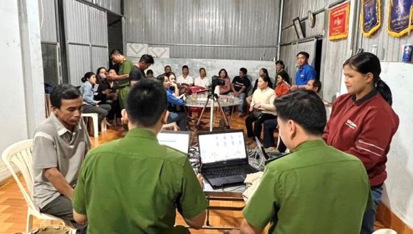 Đắk Nông: Lực lượng Công an cơ sở nỗ lực hoàn thành kích hoạt tài khoản định danh điện tử