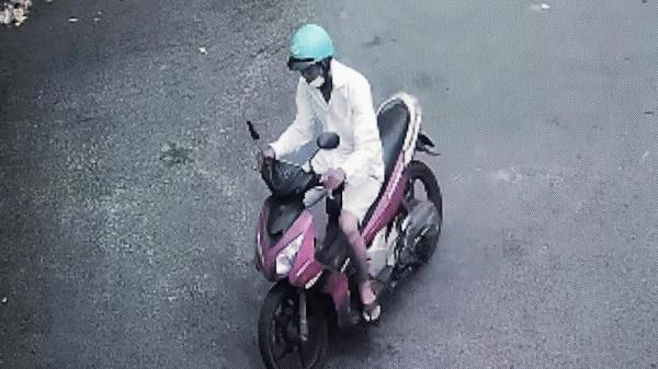 Gã đàn ông quay xe sau khi chuốc thuốc mê, lấy tiền của người bán vé số