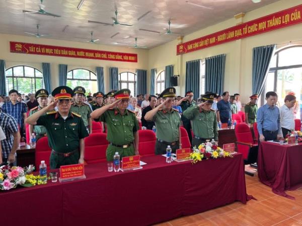 Công an tỉnh Đắk Nông tổ chức Lễ truy điệu và trao bằng Tổ quốc ghi công cho thân nhân nhân gia đình Liệt sĩ Đỗ Anh Đào