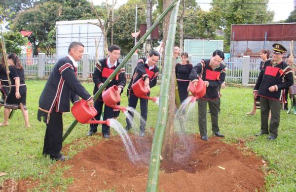 Phó Thủ tướng Chính phủ Trần Lưu Quang dự Ngày hội Toàn dân bảo vệ an ninh Tổ quốc tại Đắk Lắk