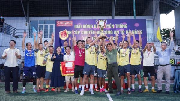 Lần thứ 4 taxi Tiên Sa lên ngôi vô địch