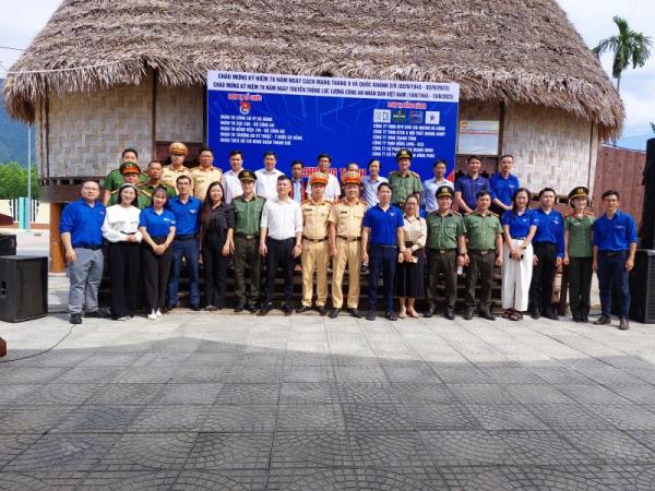 Đoàn thanh niên Công an thành phố Đà Nẵng hỗ trợ bà con Cơ Tu thôn Phú Túc, Hòa Phú, Hòa Vang xây dựng nông thôn mới