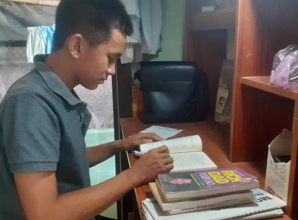 Chông chênh đường đến giảng đường của nam sinh nhà nghèo học giỏi