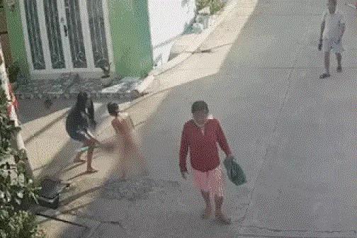 Bắt khẩn cấp người phụ nữ bạo hành bé trai 8 tuổi ở TPHCM