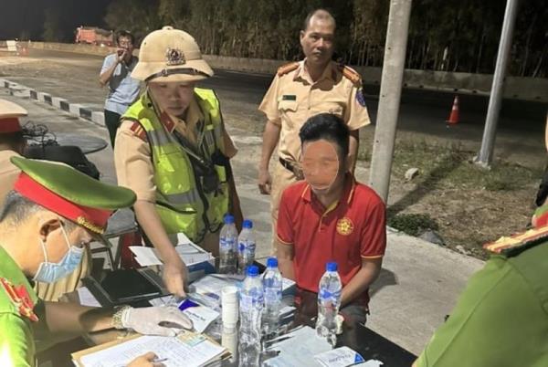 Phát hiện bác tài mê tiên