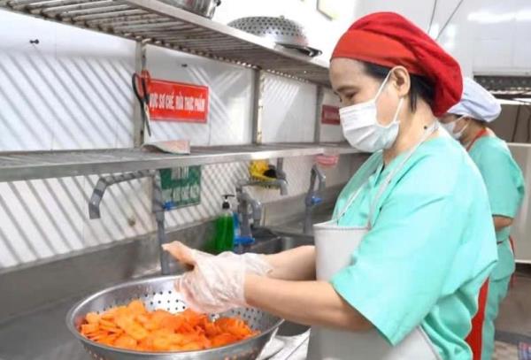 Tăng cường giám sát vệ sinh môi trường và an toàn thực phẩm tại các bếp ăn bán trú
