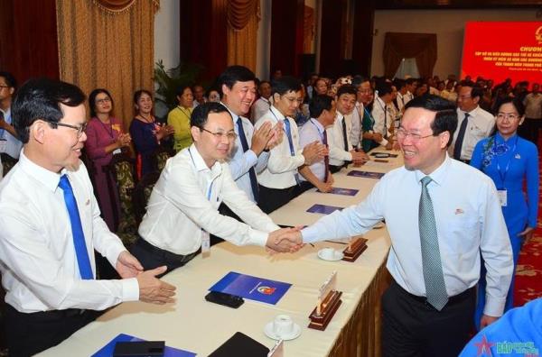 Chủ tịch nước Võ Văn Thưởng gặp gỡ các thế hệ chiến sĩ tình nguyện thành phố Hồ Chí Minh