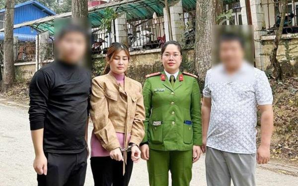 Nữ quái mang lệnh truy nã của Interpol bị bắt tại cửa khẩu