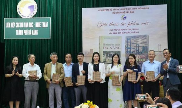 Ra mắt hai ấn phẩm về văn hóa, con người Đà Nẵng