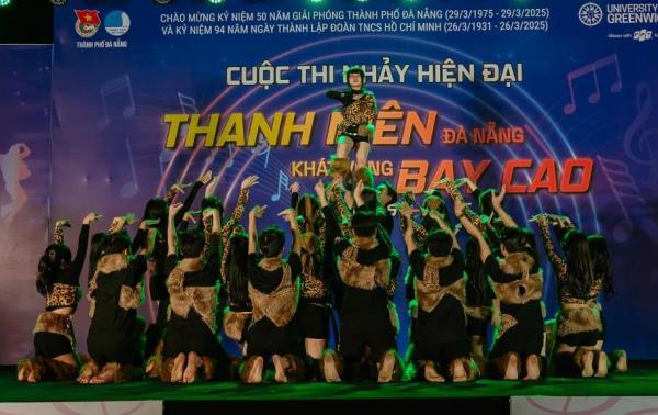 Giới trẻ Đà Nẵng khuấy động không gian Phố đi bộ Bạch Đằng