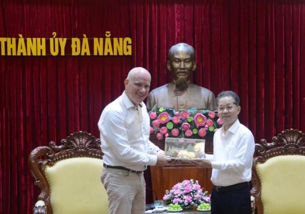 Bí thư Thành ủy Nguyễn Văn Quảng tiếp nhà sáng lập Tập đoàn Sioux Technologies