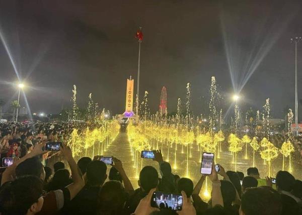 Lung linh bản hòa tấu nhạc nước tại Quảng trường 29-3