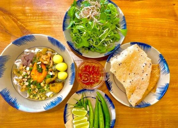 Mì Quảng dẫn đầu top 100 món ăn ngon nhất Việt Nam