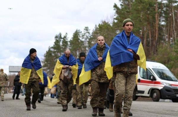 Nga, Ukraine tiến hành đợt trao đổi tù binh lớn nhất