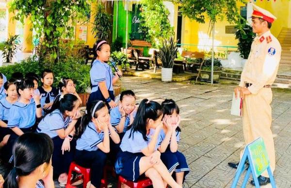 Tuyên truyền, giáo dục pháp luật về an toàn giao thông cho học sinh