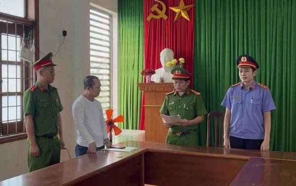 Phó giám đốc làm liều