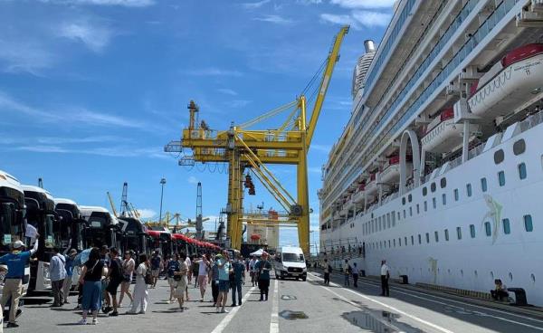 Tàu biển quốc tế đưa gần 1.800 du khách đến Đà Nẵng