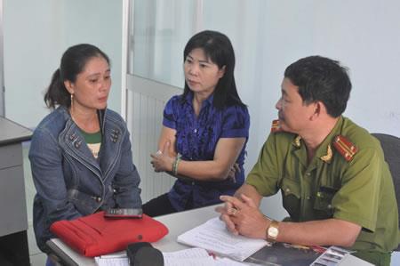 4 mẹ con bị gia đình chồng cũ bạo hành