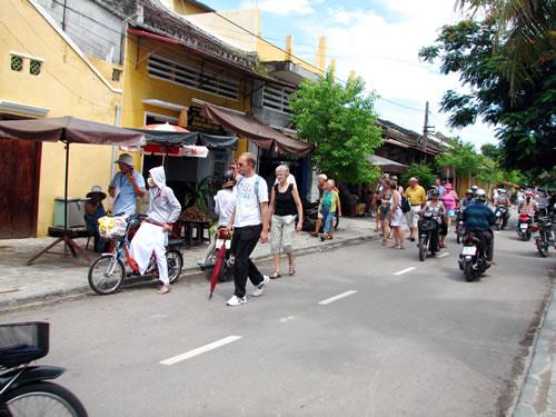 Cướp giật tài sản của khách nước ngoài - S.O.S