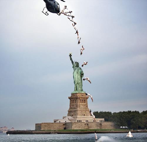 Nhào lộn trên tượng Nữ thần Tự do