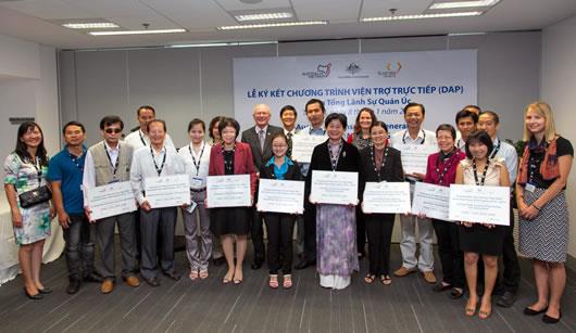 Tổng lãnh sự quán Úc tài trợ Bệnh viện Ung thư Đà Nẵng máy đốt tế bào ung thư