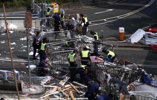 Hồng Kông dọn dẹp biểu tình