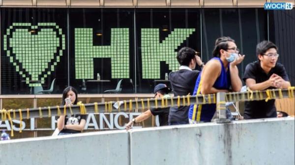 Hồng Kông chờ đợi