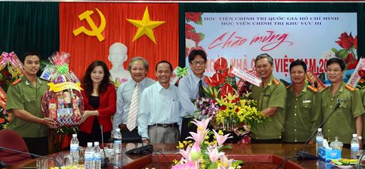 Lãnh đạo CATP thăm, chúc mừng các đơn vị ngành Giáo dục