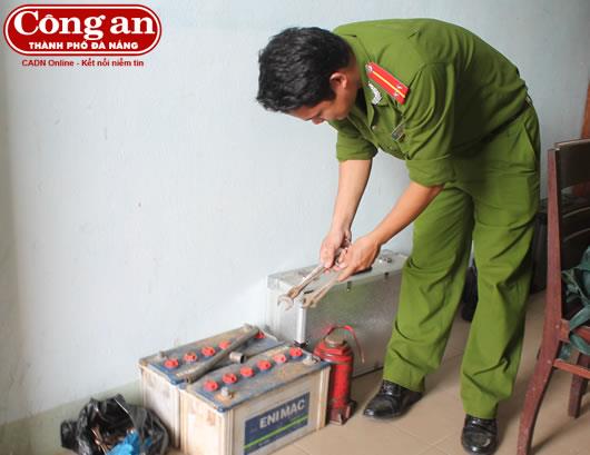 Đạo chích nhí trộm nát huyện