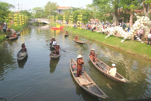 Festival Huế 2014: Đến hẹn lại lên Chợ quê ngày hội cầu ngói Thanh Toàn