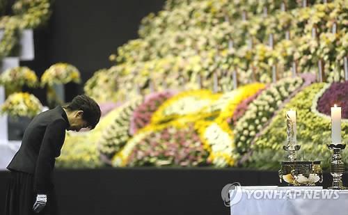 Tổng thống Hàn Quốc xin lỗi vụ chìm phà