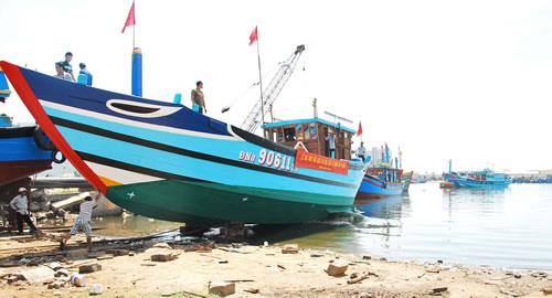 Thêm nhiều tàu cá công suất lớn rẽ sóng đi Hoàng Sa