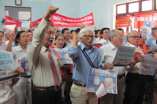 Mít-tinh yêu cầu Trung Quốc rút khỏi vùng biển Việt Nam