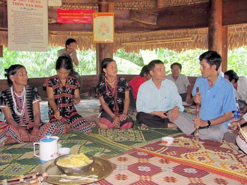 Đồng bào miền cao hướng về biển đảo