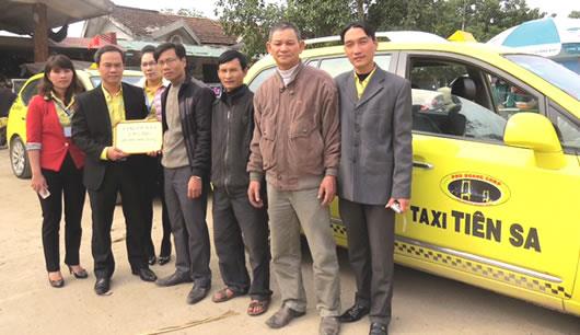 Taxi Tiên Sa Đà Nẵng hỗ trợ tiểu thương chợ Ba Đồn
